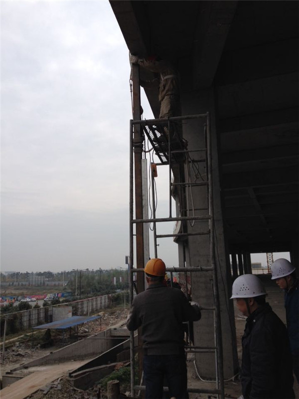 結構墻板安裝現場